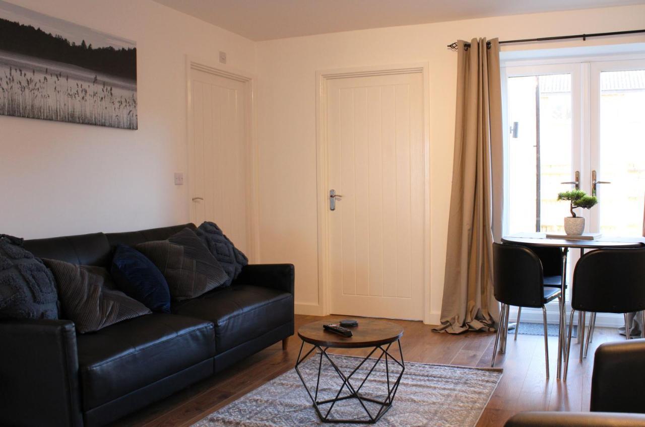 - Private Flat With Garden & Parking 06 Apartment