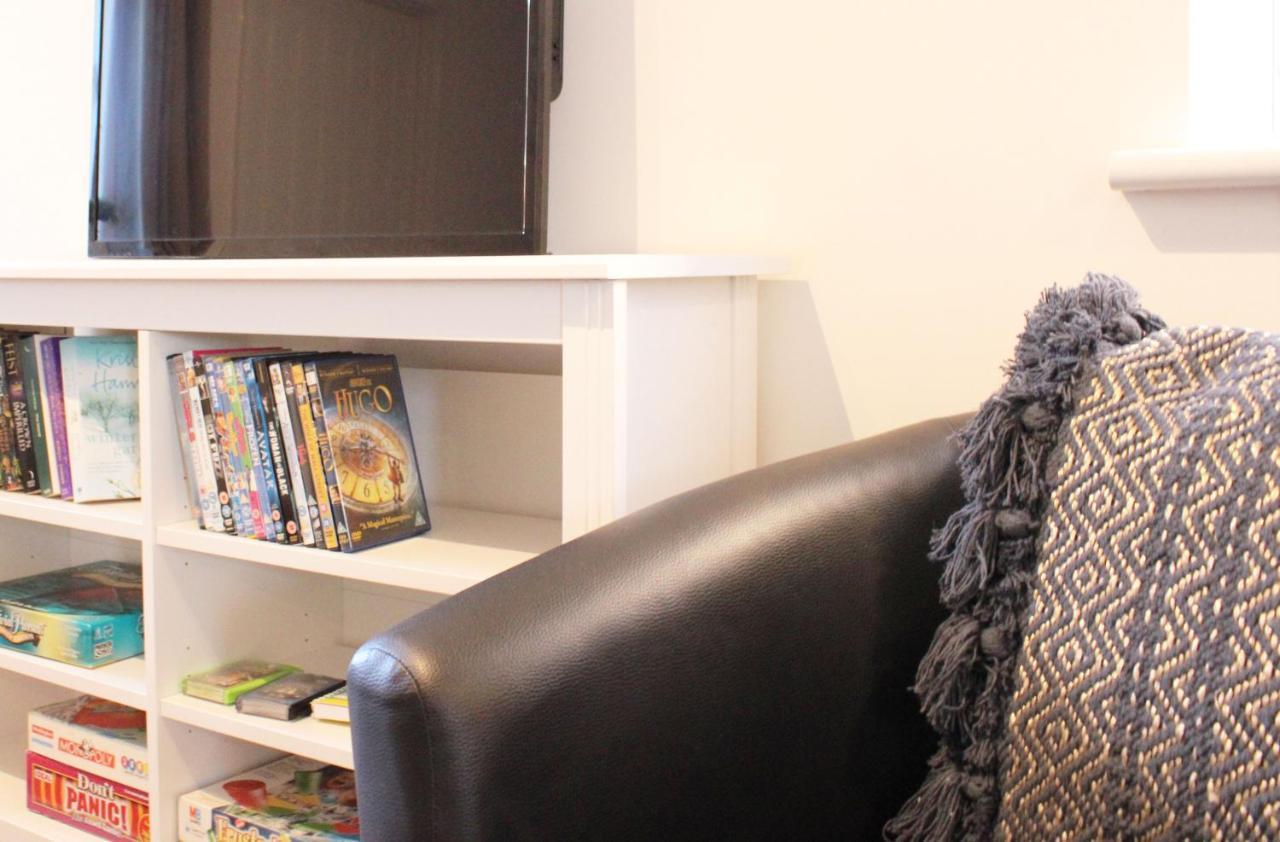 - Private Flat With Garden & Parking 06 Apartment *